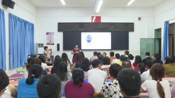 金顶配资 惠东家庭教育大讲堂“开课”！给家长“充电”，为孩子“护航”